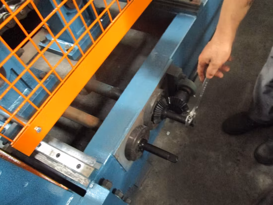 Popular personalizado C Purlin máquina formadora de rollos C bandeja de cables máquina C marco de acero rollo formando equipo precio de fábrica de la máquina con ISO9001/Ce/SGS/Soncap