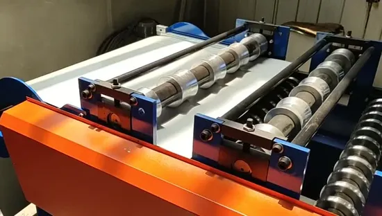 Máquina formadora de rollos de paneles de tejas de doble capa de chapa de techo corrugado de acero de hierro y chapa para techos Ibr